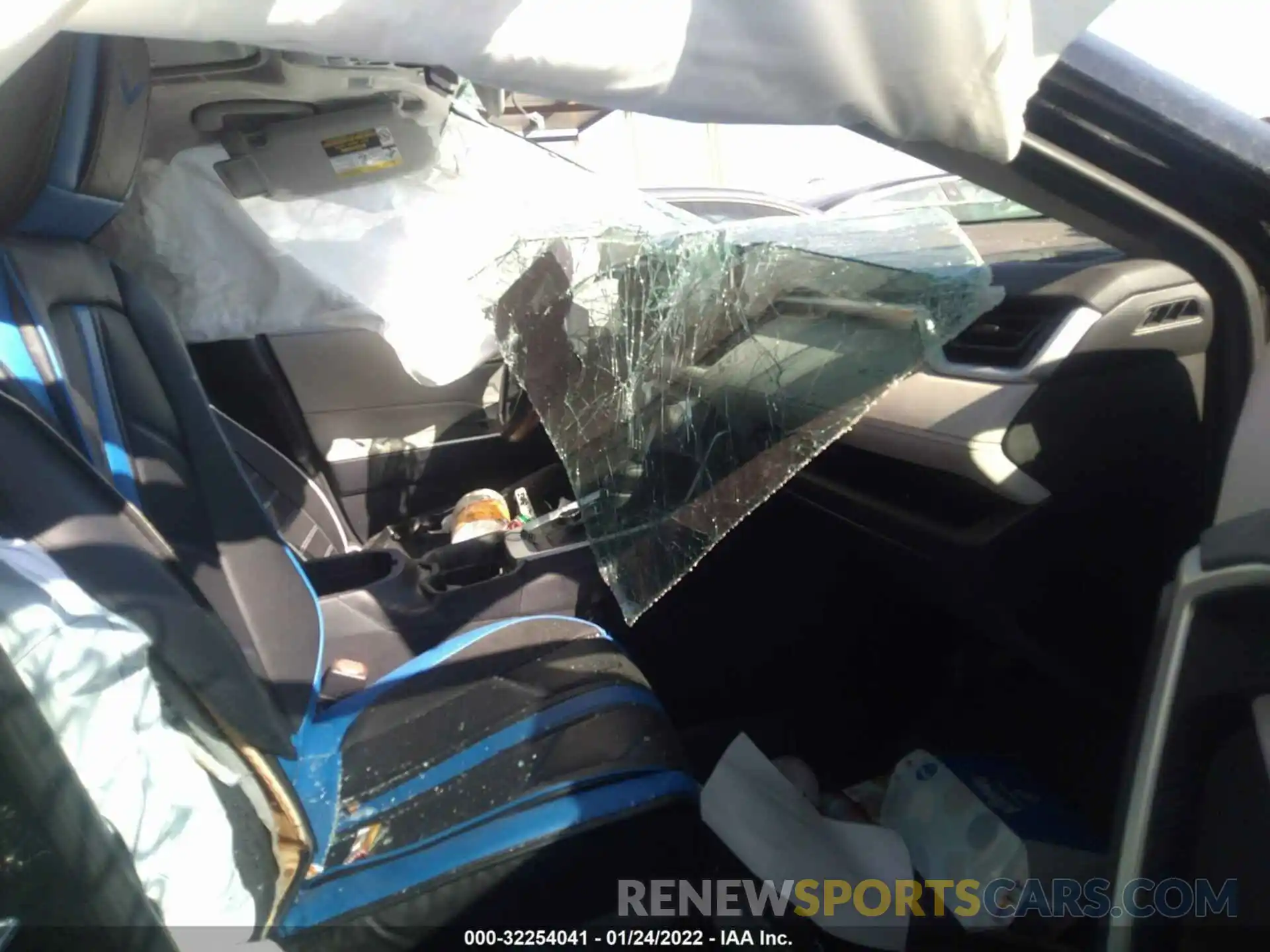 5 Photograph of a damaged car 2T3RWRFV8KW041195 TOYOTA RAV4 2019