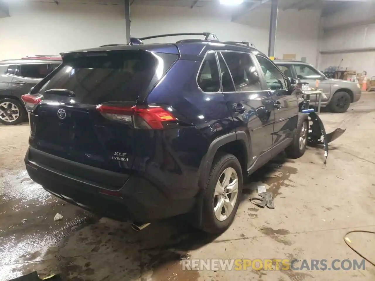 4 Photograph of a damaged car 2T3RWRFV8KW042444 TOYOTA RAV4 2019