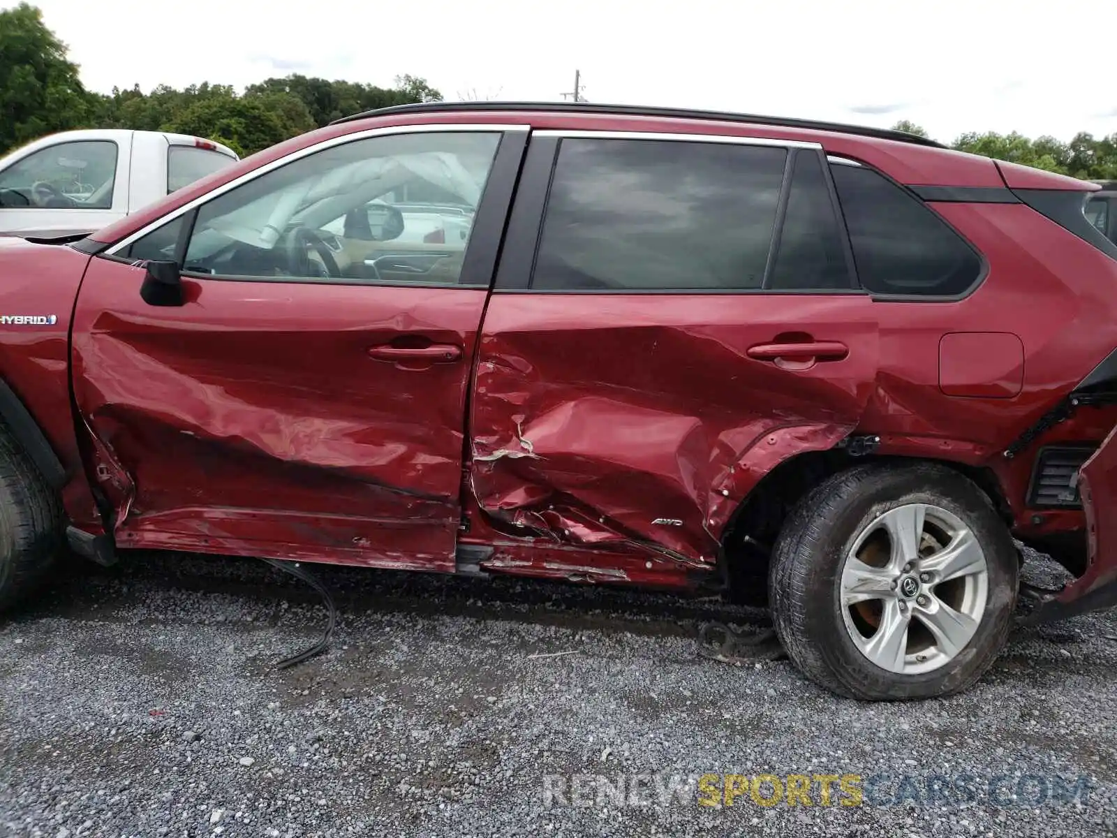 9 Photograph of a damaged car 2T3RWRFV8KW044596 TOYOTA RAV4 2019