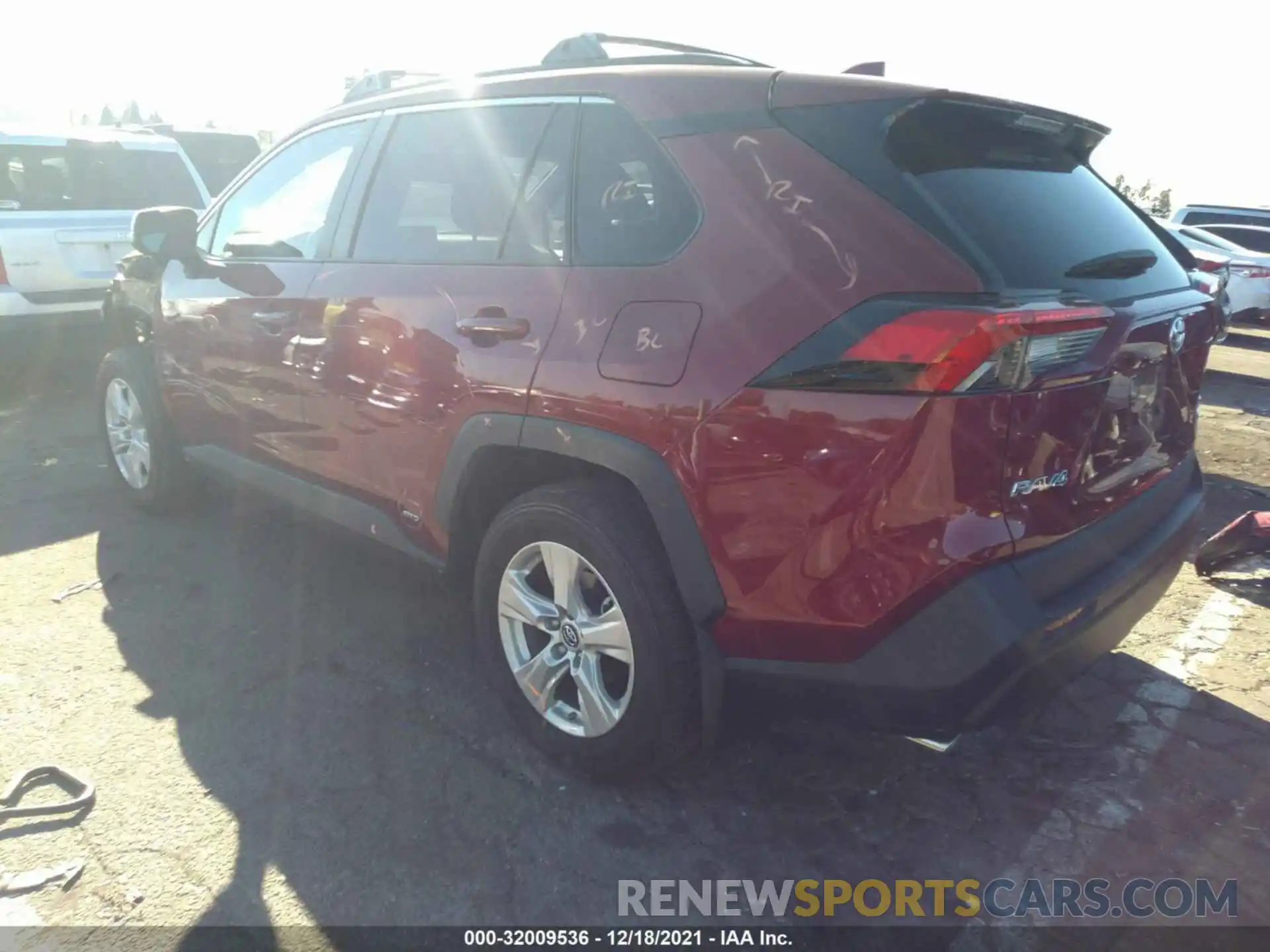 3 Photograph of a damaged car 2T3RWRFV8KW044985 TOYOTA RAV4 2019