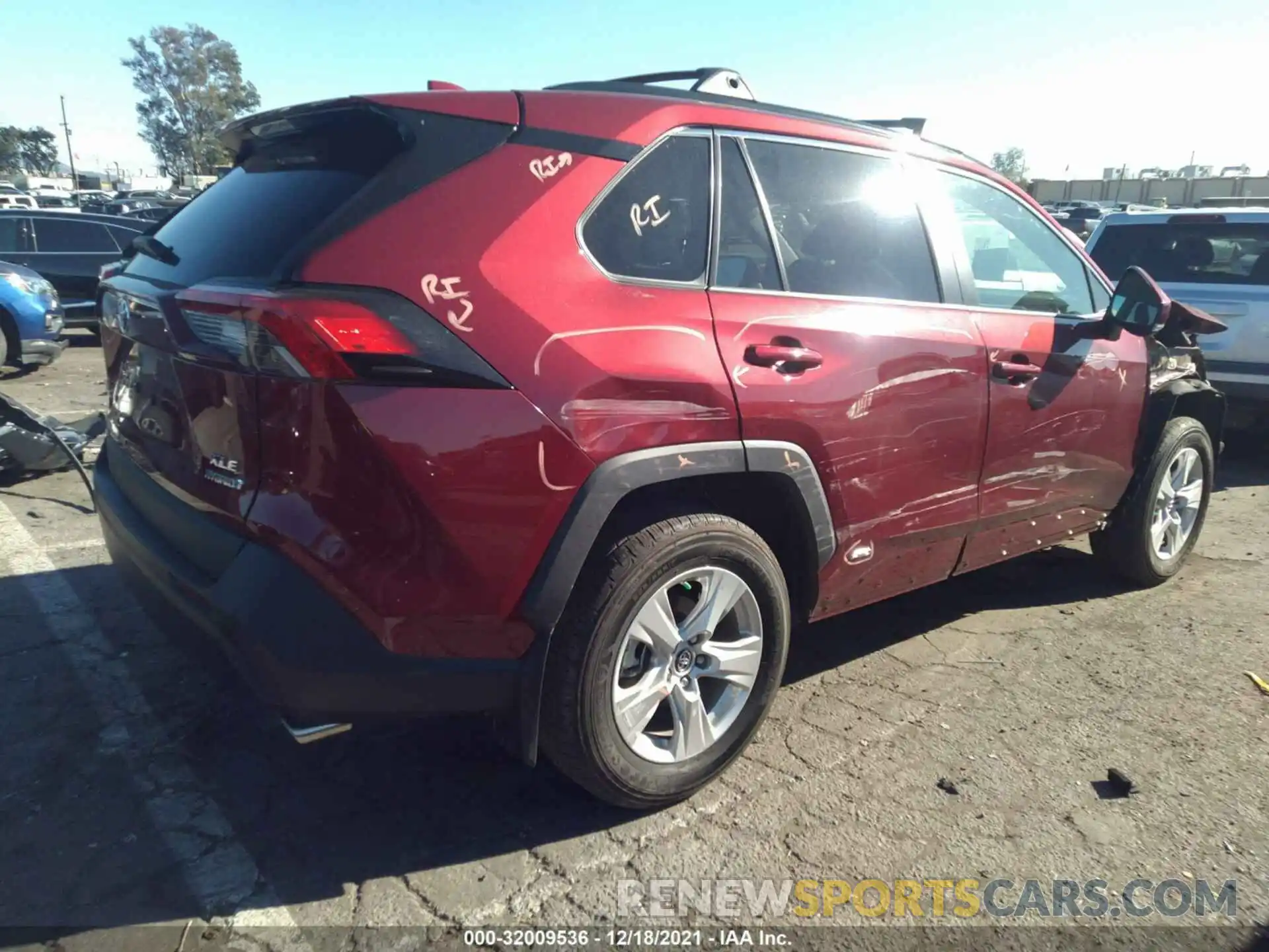 4 Photograph of a damaged car 2T3RWRFV8KW044985 TOYOTA RAV4 2019