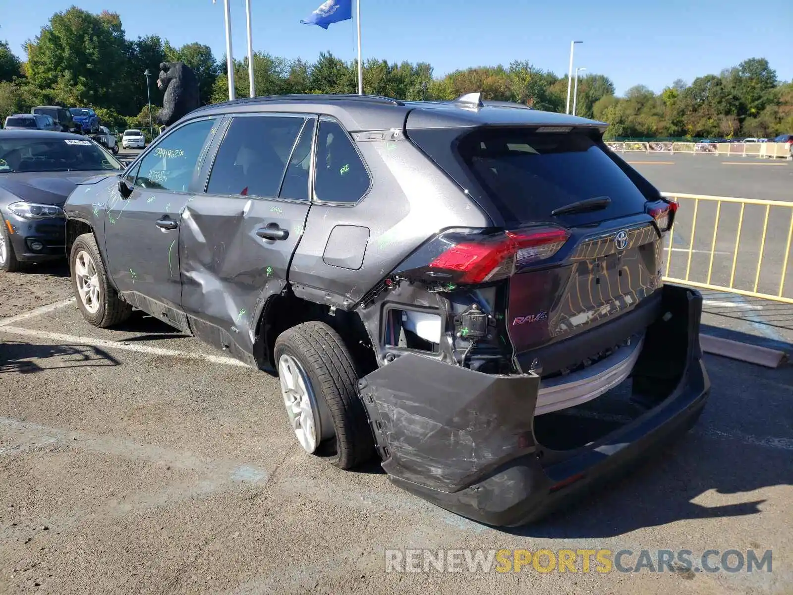 3 Photograph of a damaged car 2T3RWRFV9KW005774 TOYOTA RAV4 2019