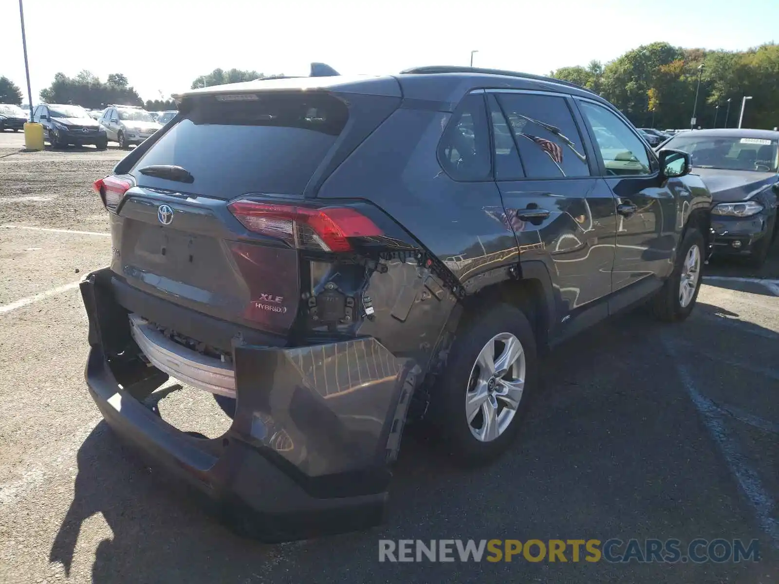 4 Photograph of a damaged car 2T3RWRFV9KW005774 TOYOTA RAV4 2019