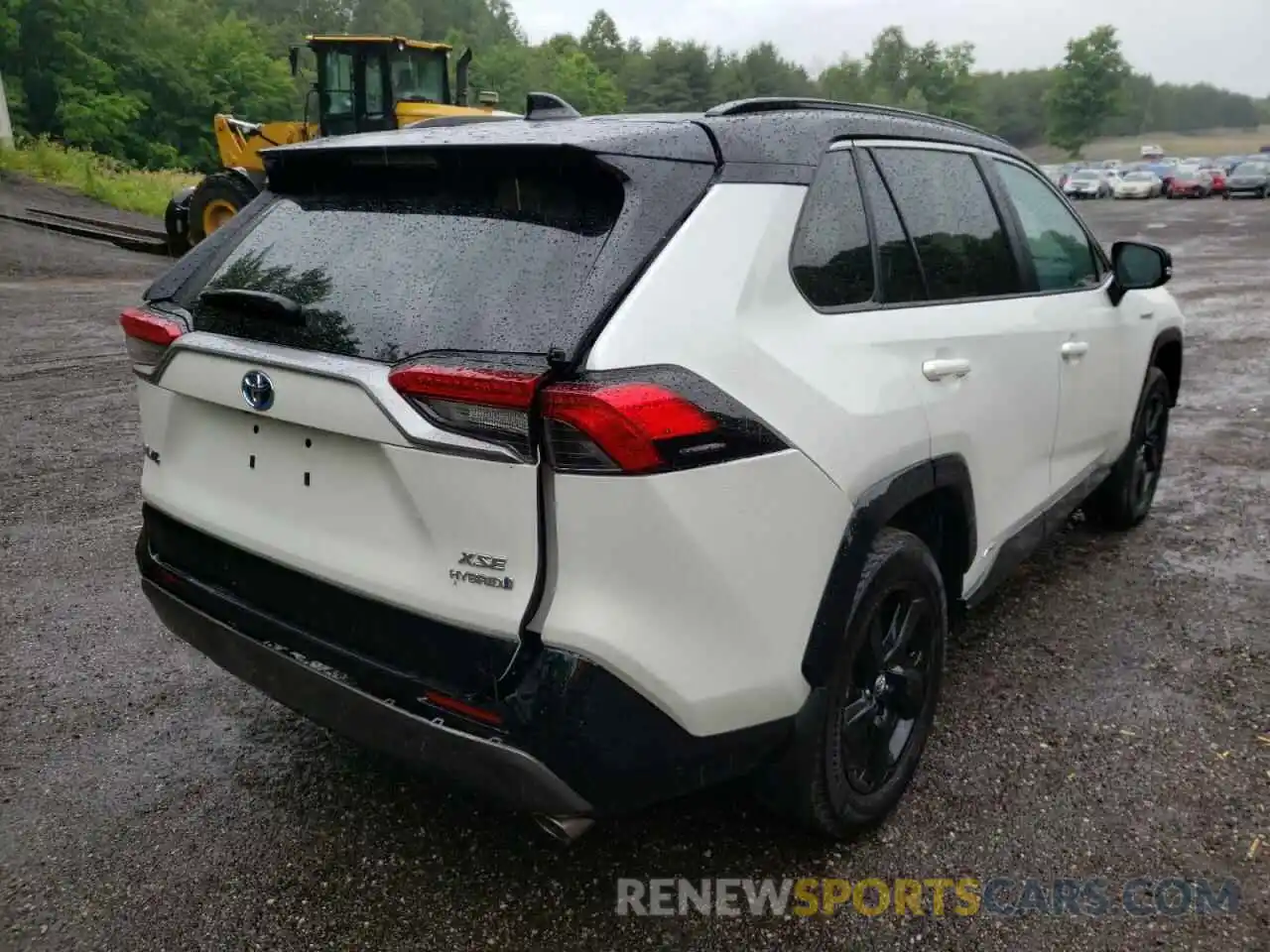 4 Photograph of a damaged car 2T3RWRFV9KW007315 TOYOTA RAV4 2019