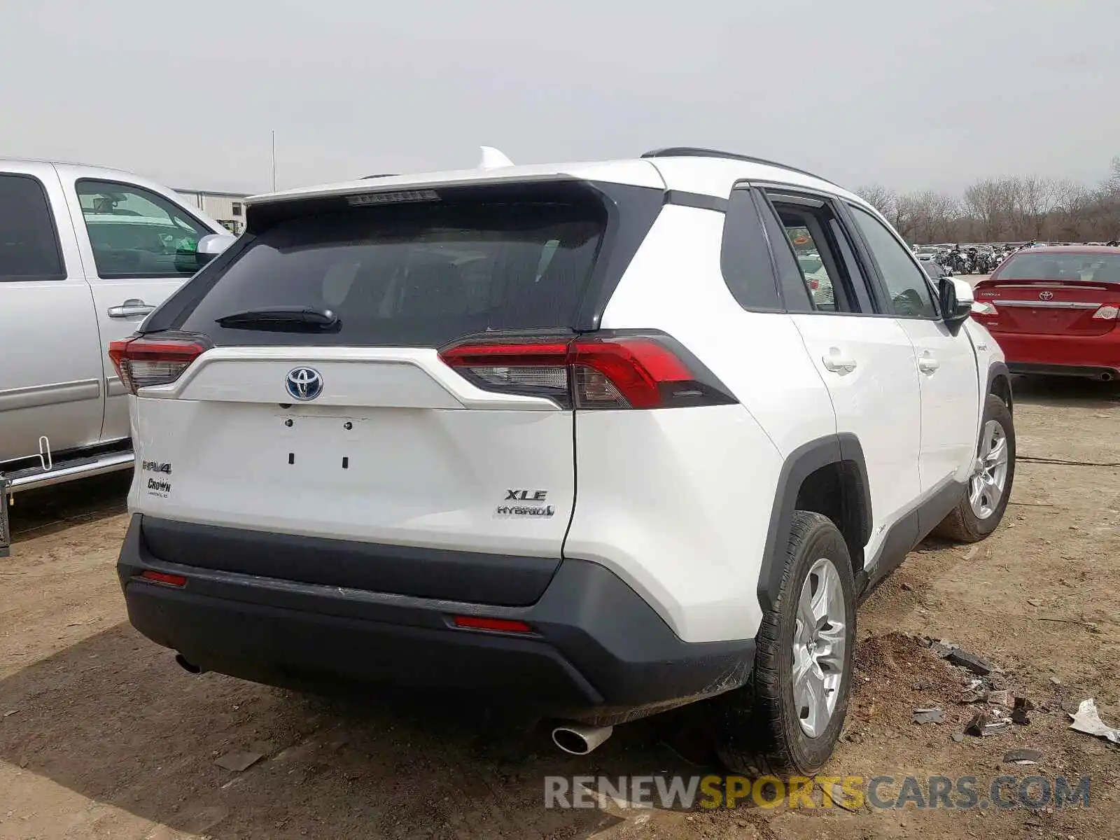 4 Photograph of a damaged car 2T3RWRFV9KW010070 TOYOTA RAV4 2019