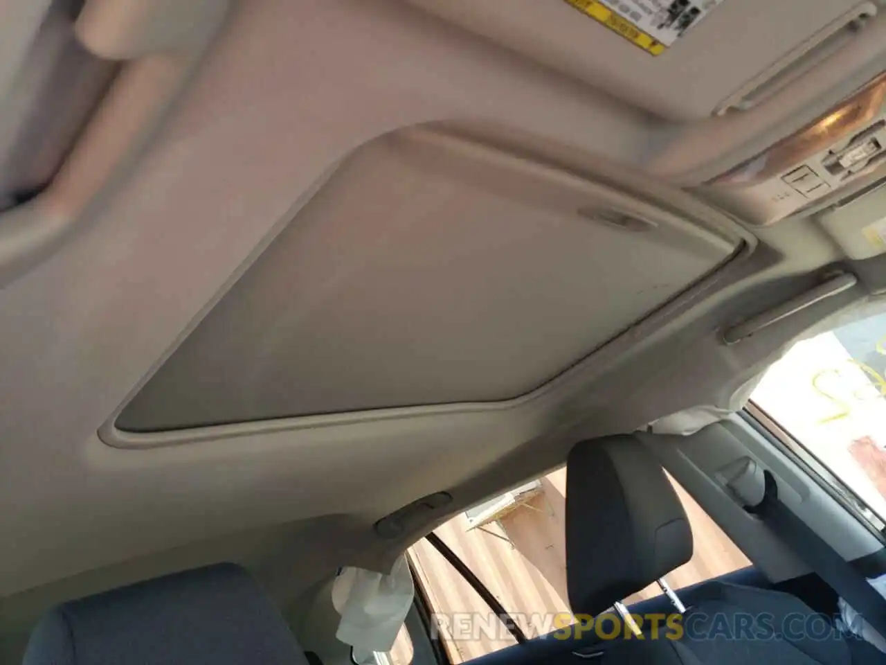 9 Photograph of a damaged car 2T3RWRFV9KW010800 TOYOTA RAV4 2019