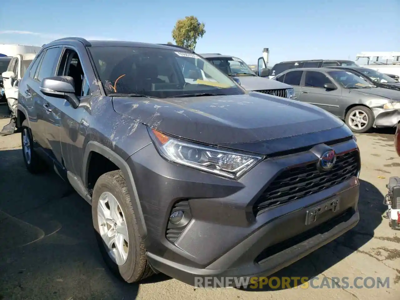 1 Photograph of a damaged car 2T3RWRFV9KW018329 TOYOTA RAV4 2019