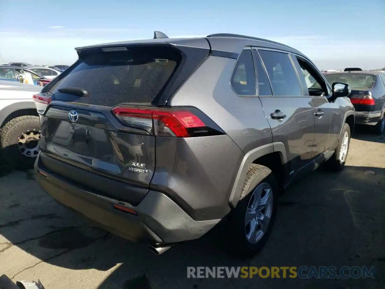 4 Photograph of a damaged car 2T3RWRFV9KW018329 TOYOTA RAV4 2019