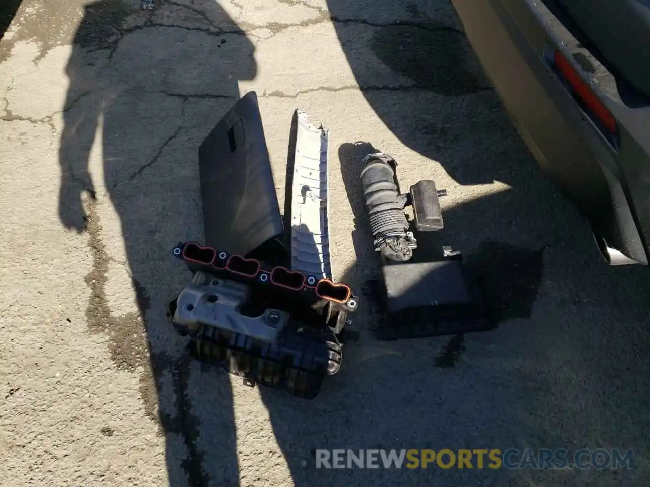 9 Photograph of a damaged car 2T3RWRFV9KW018329 TOYOTA RAV4 2019