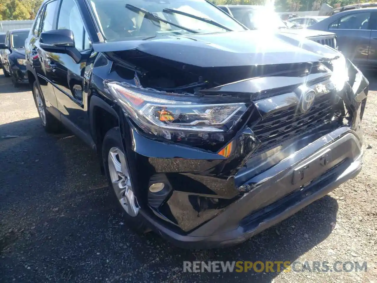 9 Photograph of a damaged car 2T3RWRFV9KW020064 TOYOTA RAV4 2019