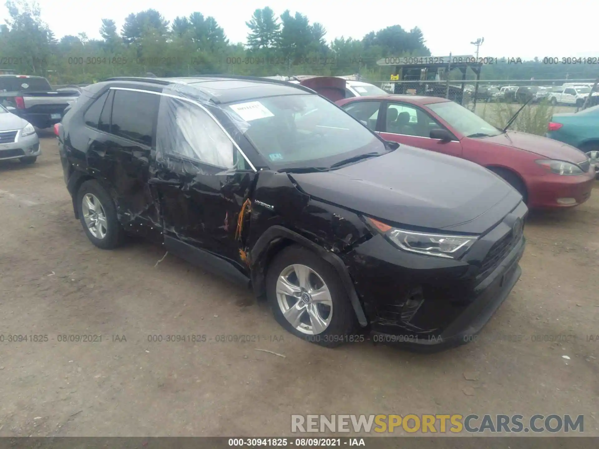 1 Photograph of a damaged car 2T3RWRFV9KW027578 TOYOTA RAV4 2019