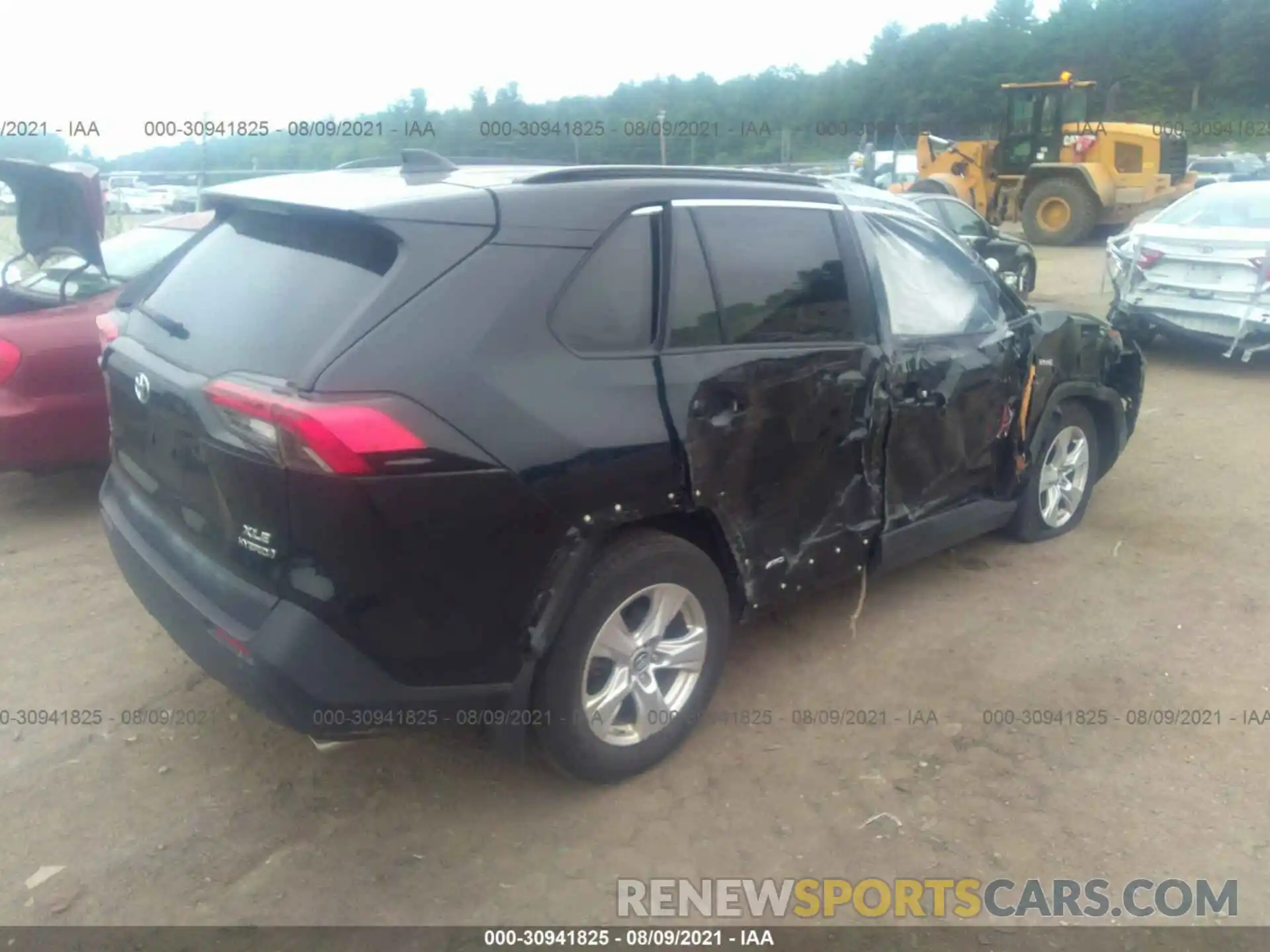 4 Photograph of a damaged car 2T3RWRFV9KW027578 TOYOTA RAV4 2019