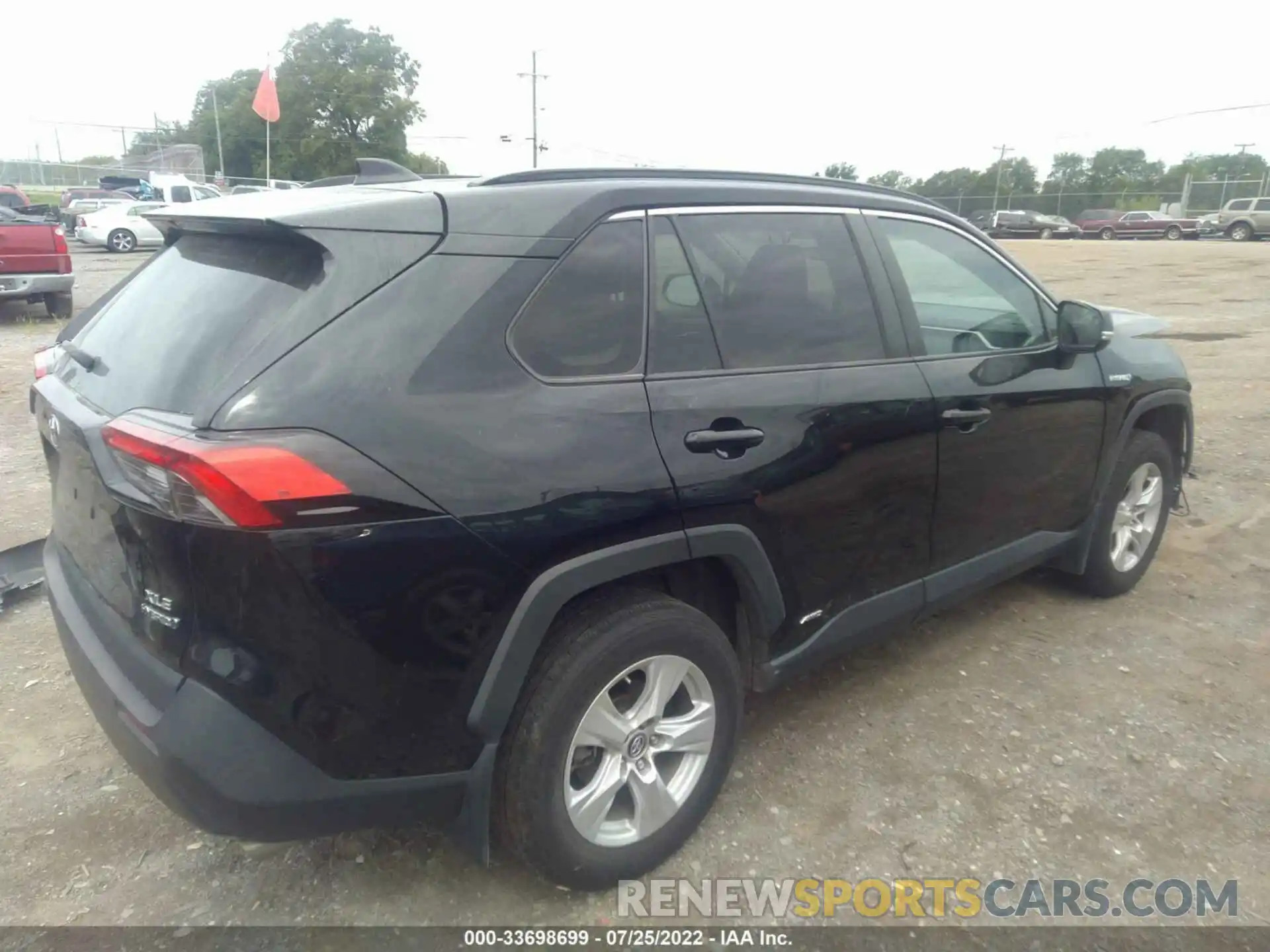 4 Photograph of a damaged car 2T3RWRFV9KW035440 TOYOTA RAV4 2019