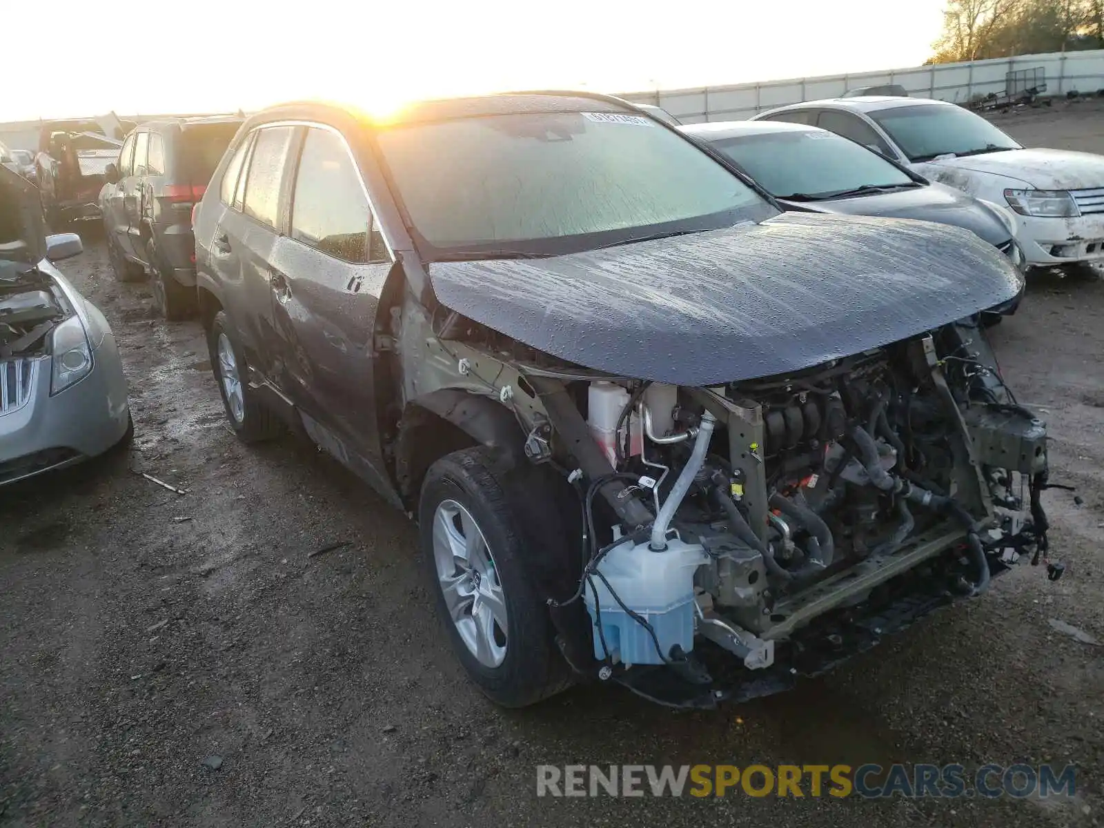 1 Photograph of a damaged car 2T3RWRFV9KW037690 TOYOTA RAV4 2019