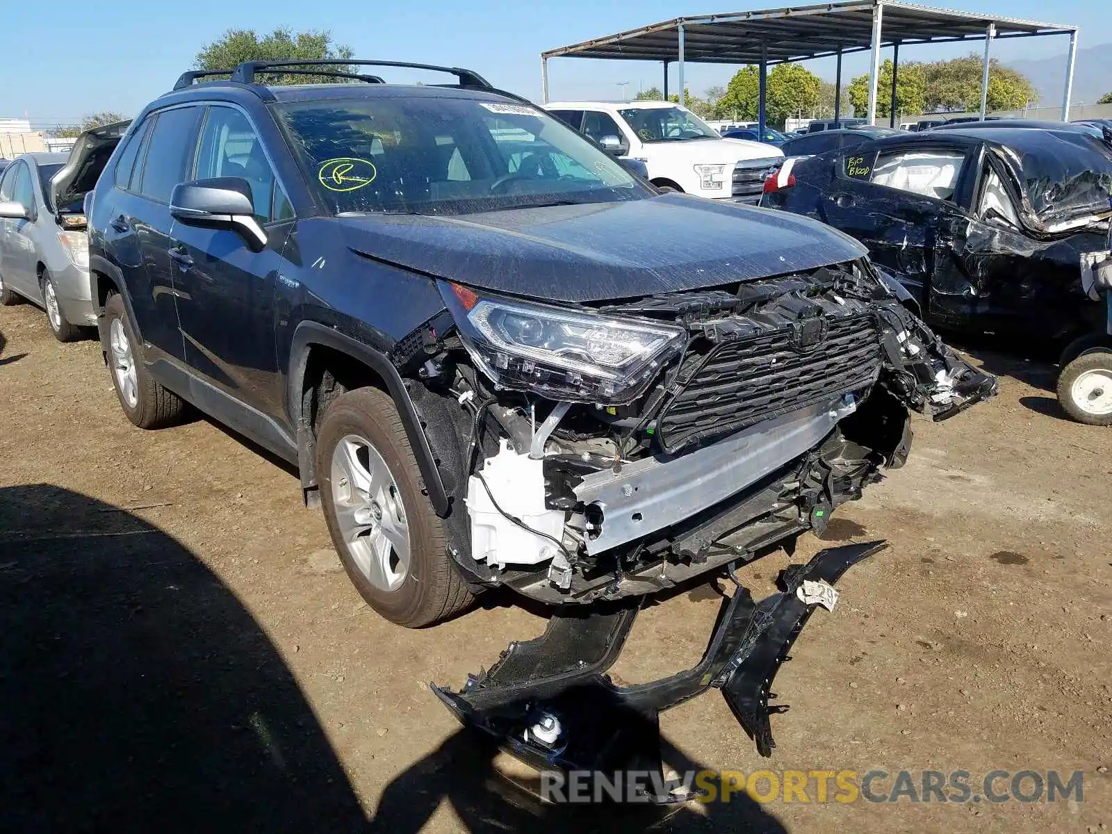 1 Photograph of a damaged car 2T3RWRFV9KW040637 TOYOTA RAV4 2019