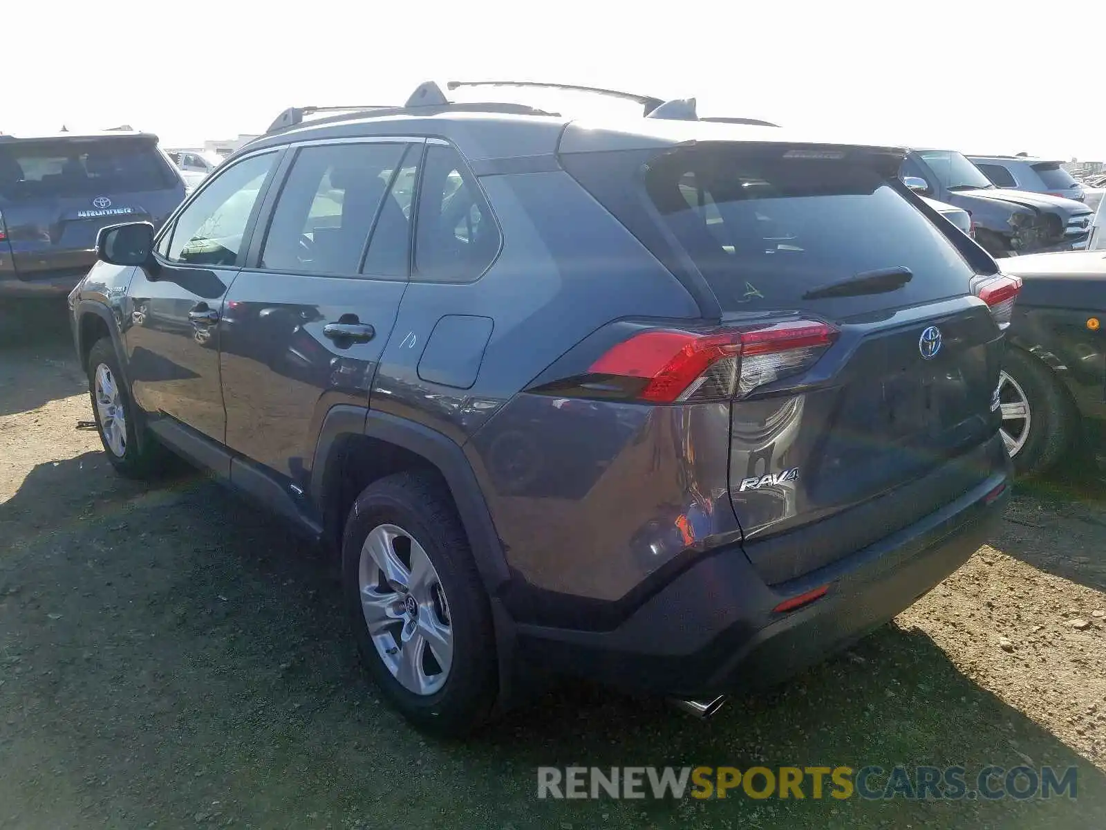 3 Photograph of a damaged car 2T3RWRFV9KW040637 TOYOTA RAV4 2019