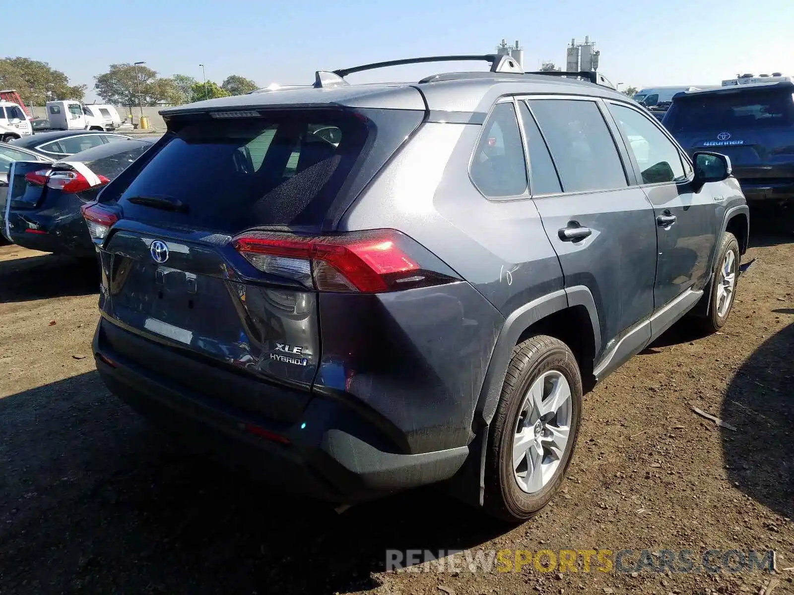 4 Photograph of a damaged car 2T3RWRFV9KW040637 TOYOTA RAV4 2019