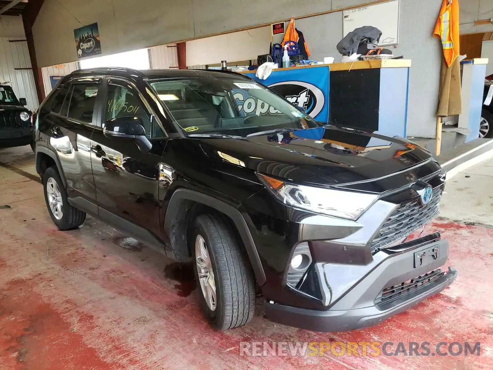 1 Photograph of a damaged car 2T3RWRFV9KW042789 TOYOTA RAV4 2019