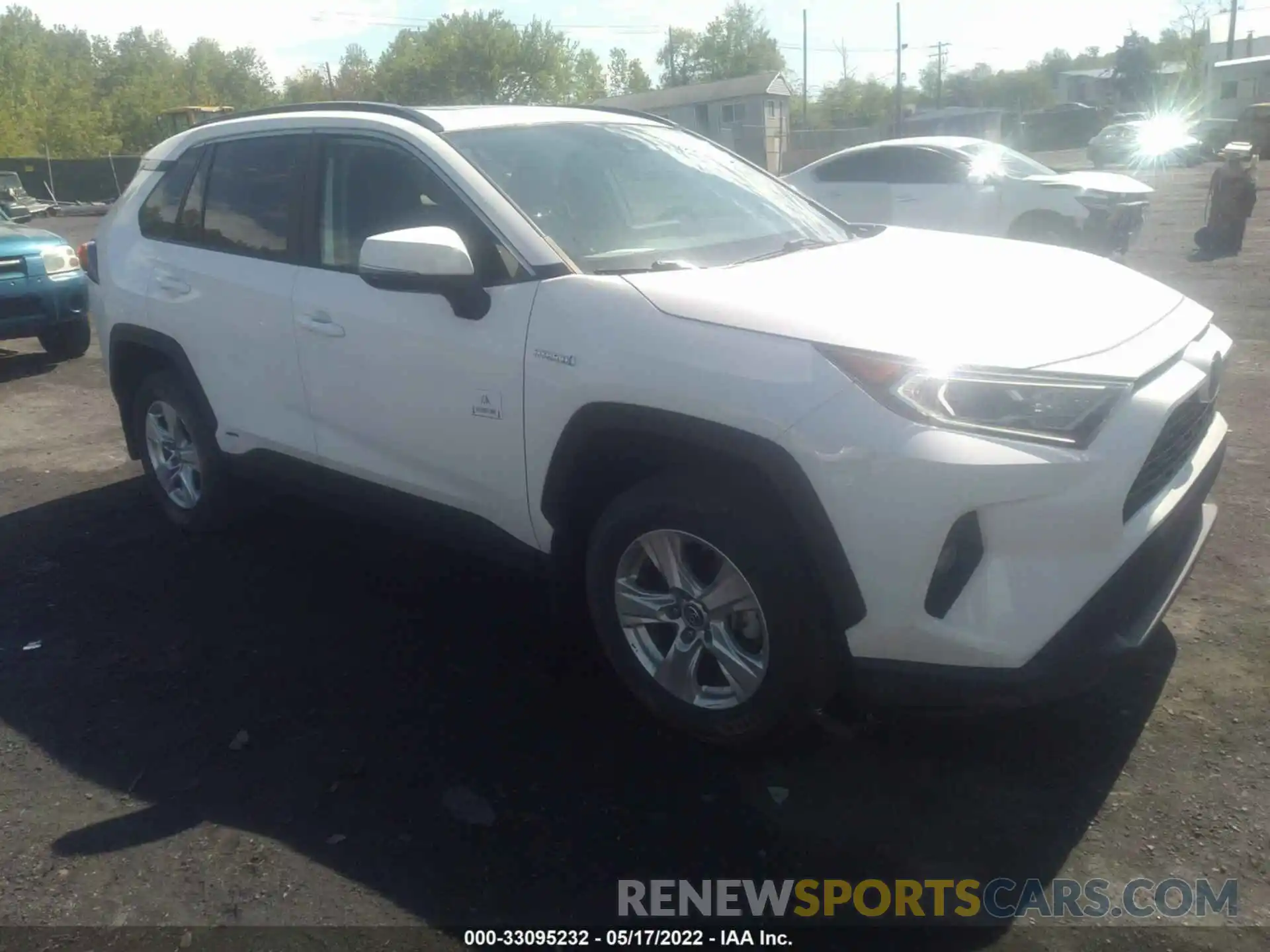 1 Photograph of a damaged car 2T3RWRFV9KW043084 TOYOTA RAV4 2019