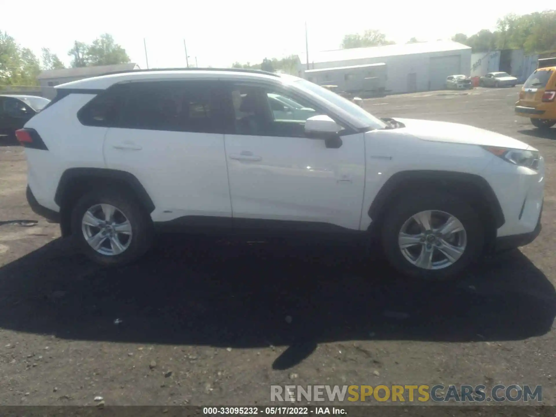 6 Photograph of a damaged car 2T3RWRFV9KW043084 TOYOTA RAV4 2019