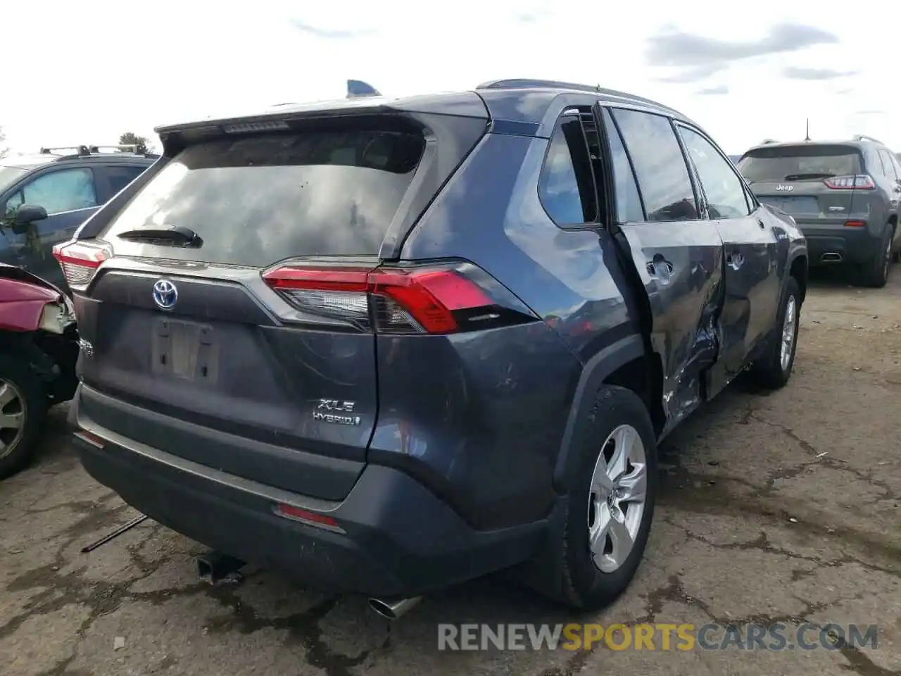 4 Photograph of a damaged car 2T3RWRFVXKW005816 TOYOTA RAV4 2019