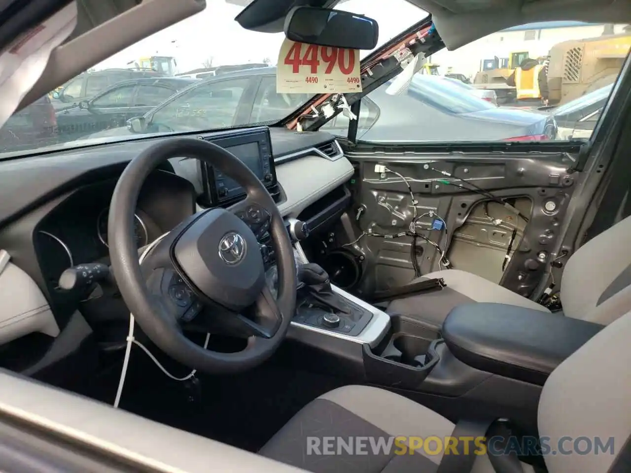 5 Photograph of a damaged car 2T3RWRFVXKW005816 TOYOTA RAV4 2019