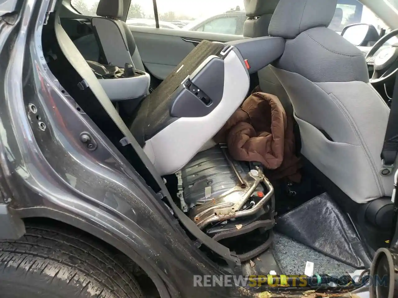 6 Photograph of a damaged car 2T3RWRFVXKW005816 TOYOTA RAV4 2019