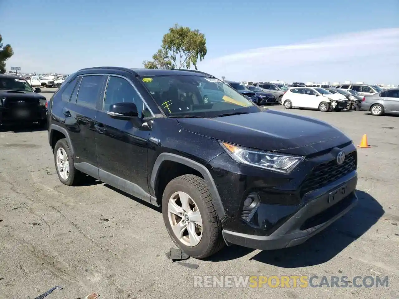 1 Photograph of a damaged car 2T3RWRFVXKW015777 TOYOTA RAV4 2019