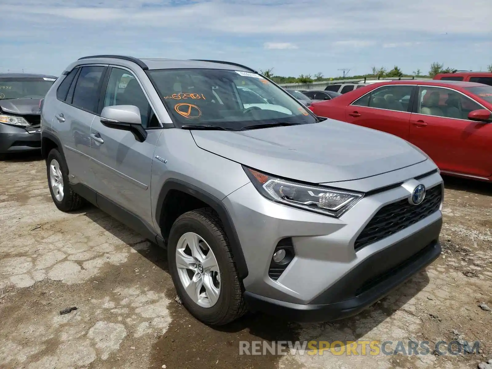 1 Photograph of a damaged car 2T3RWRFVXKW029131 TOYOTA RAV4 2019