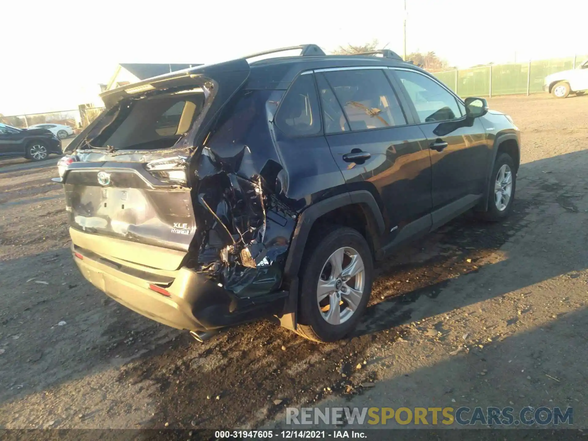 4 Photograph of a damaged car 2T3RWRFVXKW040887 TOYOTA RAV4 2019