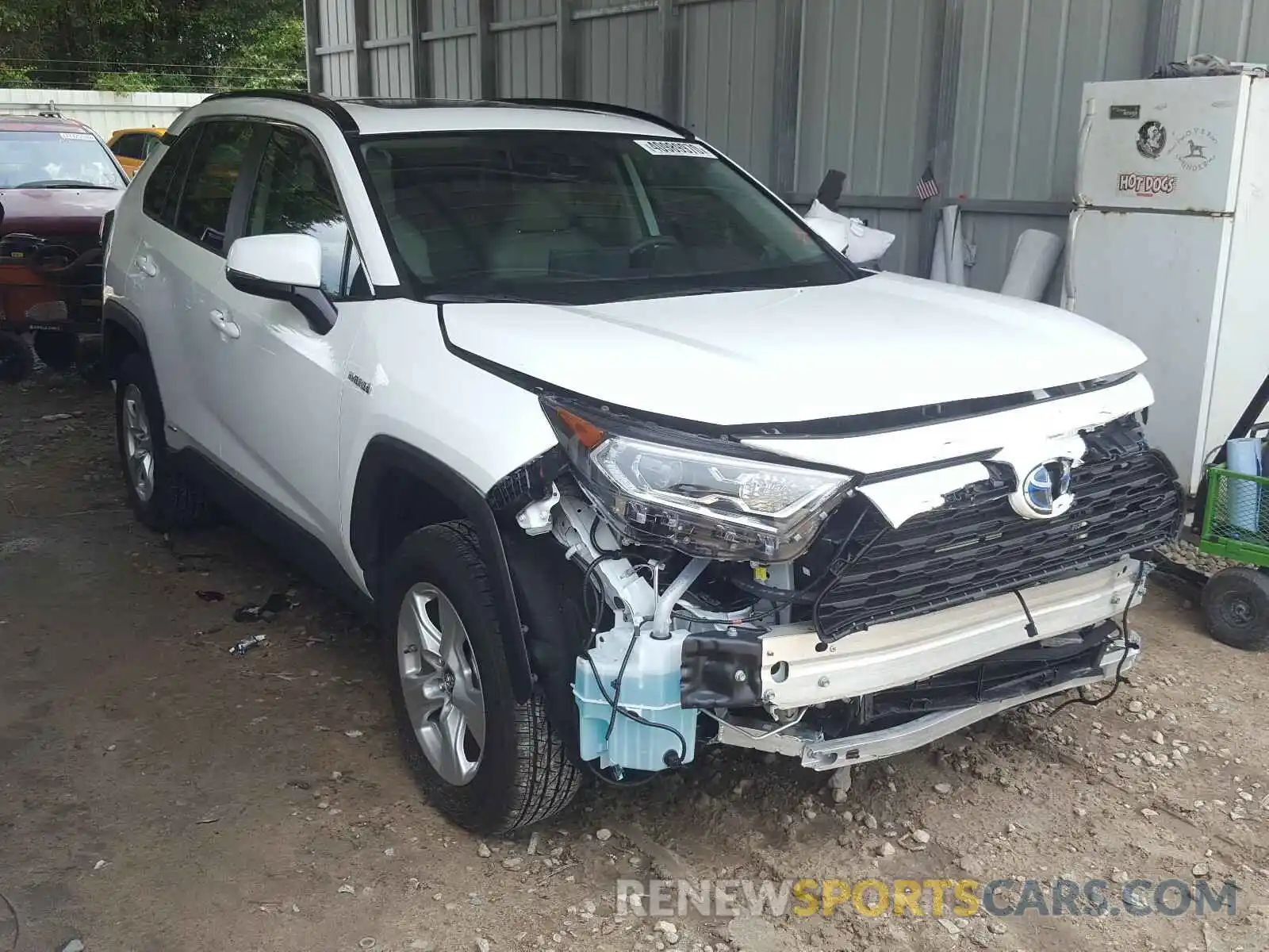 1 Photograph of a damaged car 2T3RWRFVXKW042476 TOYOTA RAV4 2019