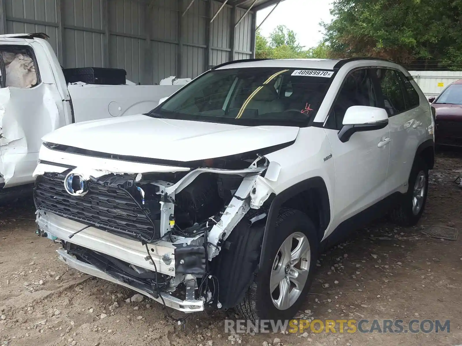 2 Photograph of a damaged car 2T3RWRFVXKW042476 TOYOTA RAV4 2019