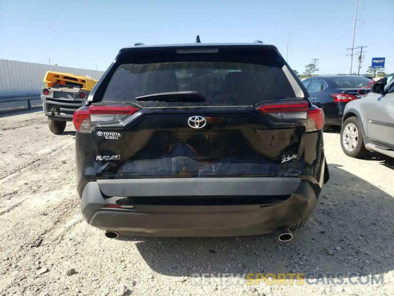 9 Photograph of a damaged car 2T3W1RFV0KC002085 TOYOTA RAV4 2019