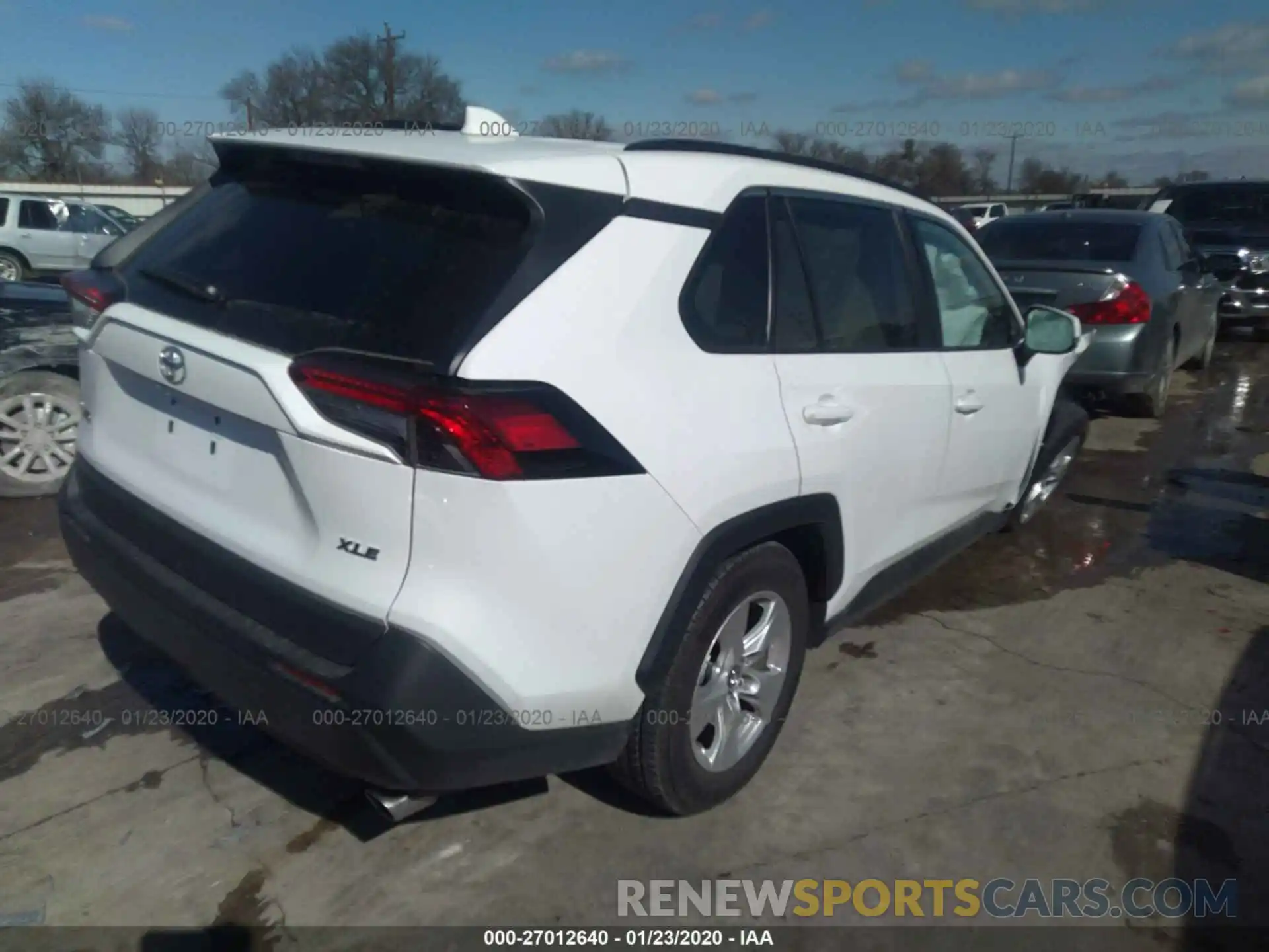 4 Photograph of a damaged car 2T3W1RFV0KC007643 TOYOTA RAV4 2019