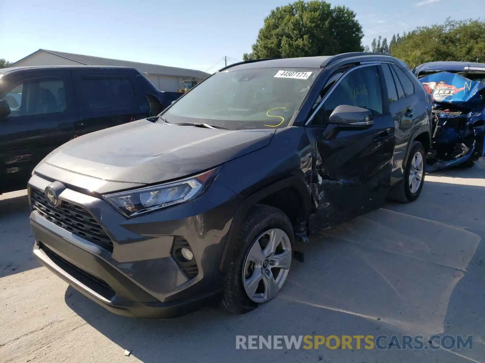 2 Photograph of a damaged car 2T3W1RFV0KC015015 TOYOTA RAV4 2019