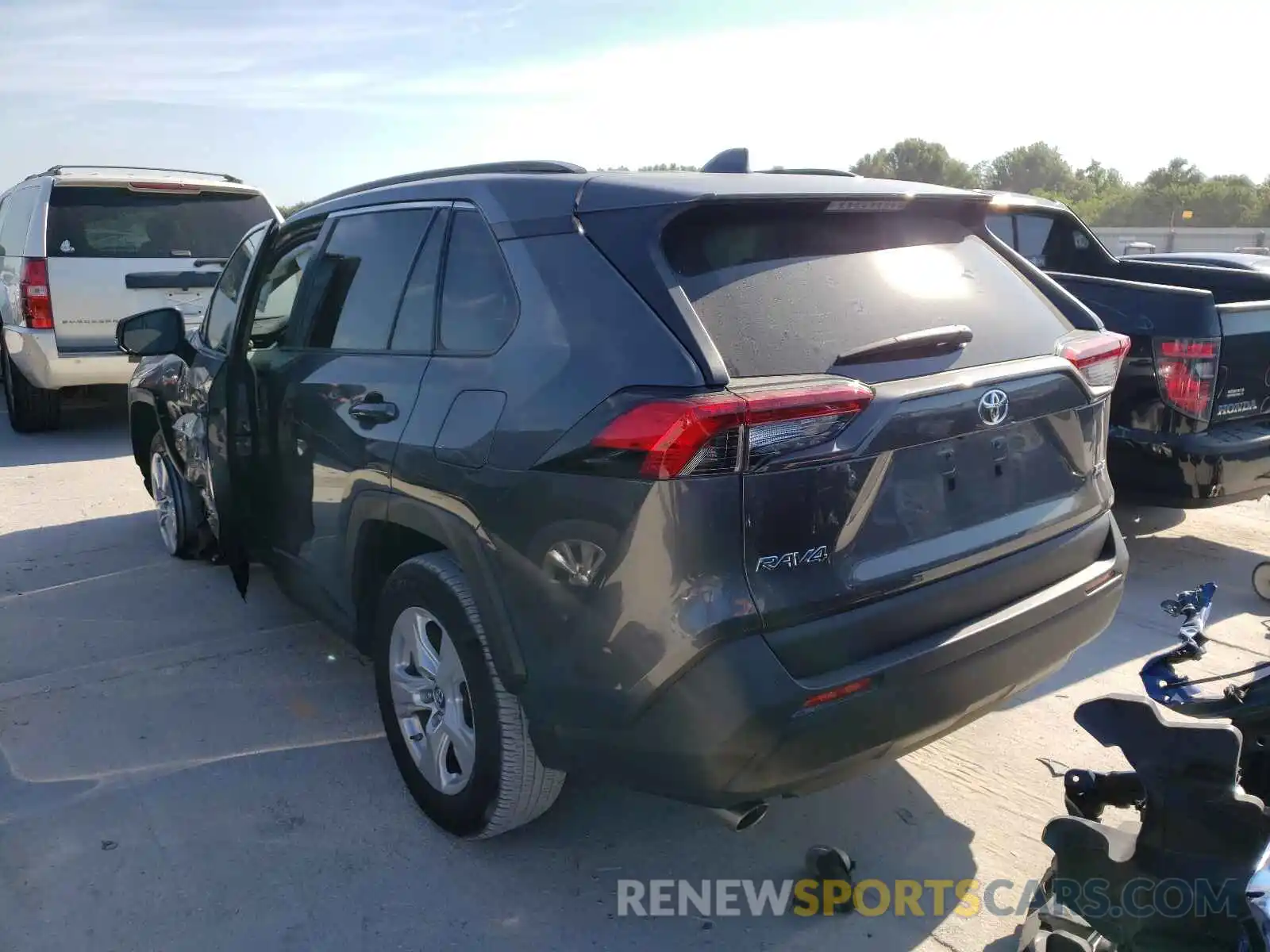 3 Photograph of a damaged car 2T3W1RFV0KC015015 TOYOTA RAV4 2019