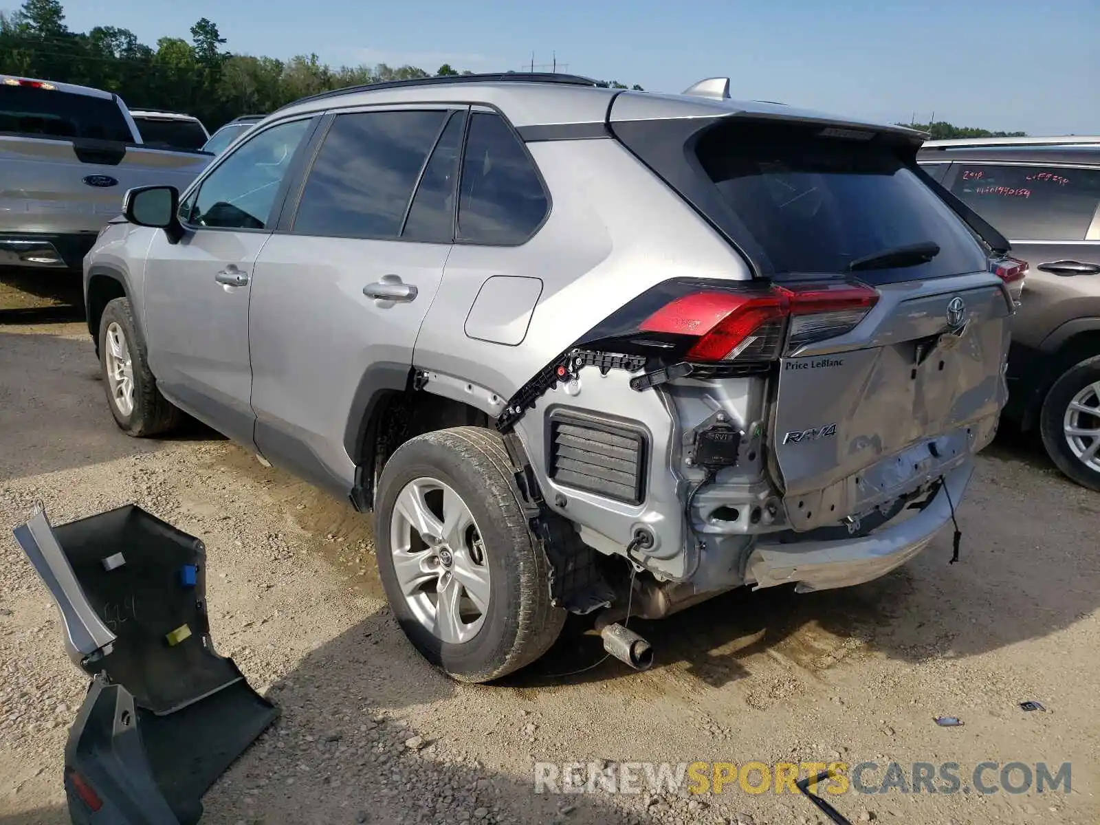 3 Photograph of a damaged car 2T3W1RFV0KC016679 TOYOTA RAV4 2019