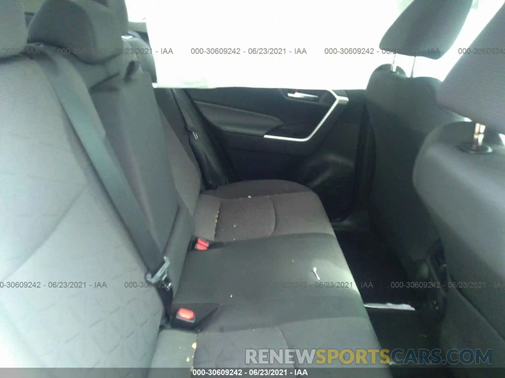 8 Photograph of a damaged car 2T3W1RFV0KC018531 TOYOTA RAV4 2019