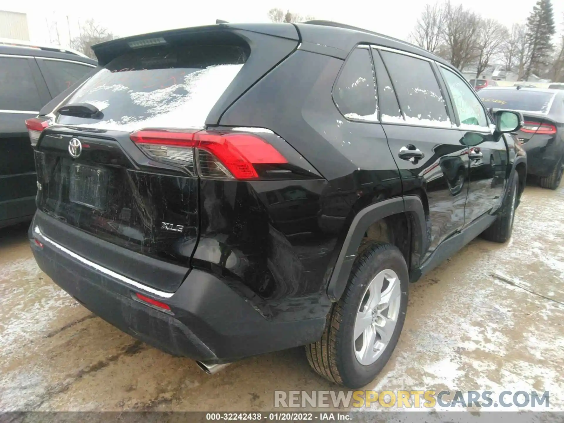 4 Photograph of a damaged car 2T3W1RFV0KC023437 TOYOTA RAV4 2019