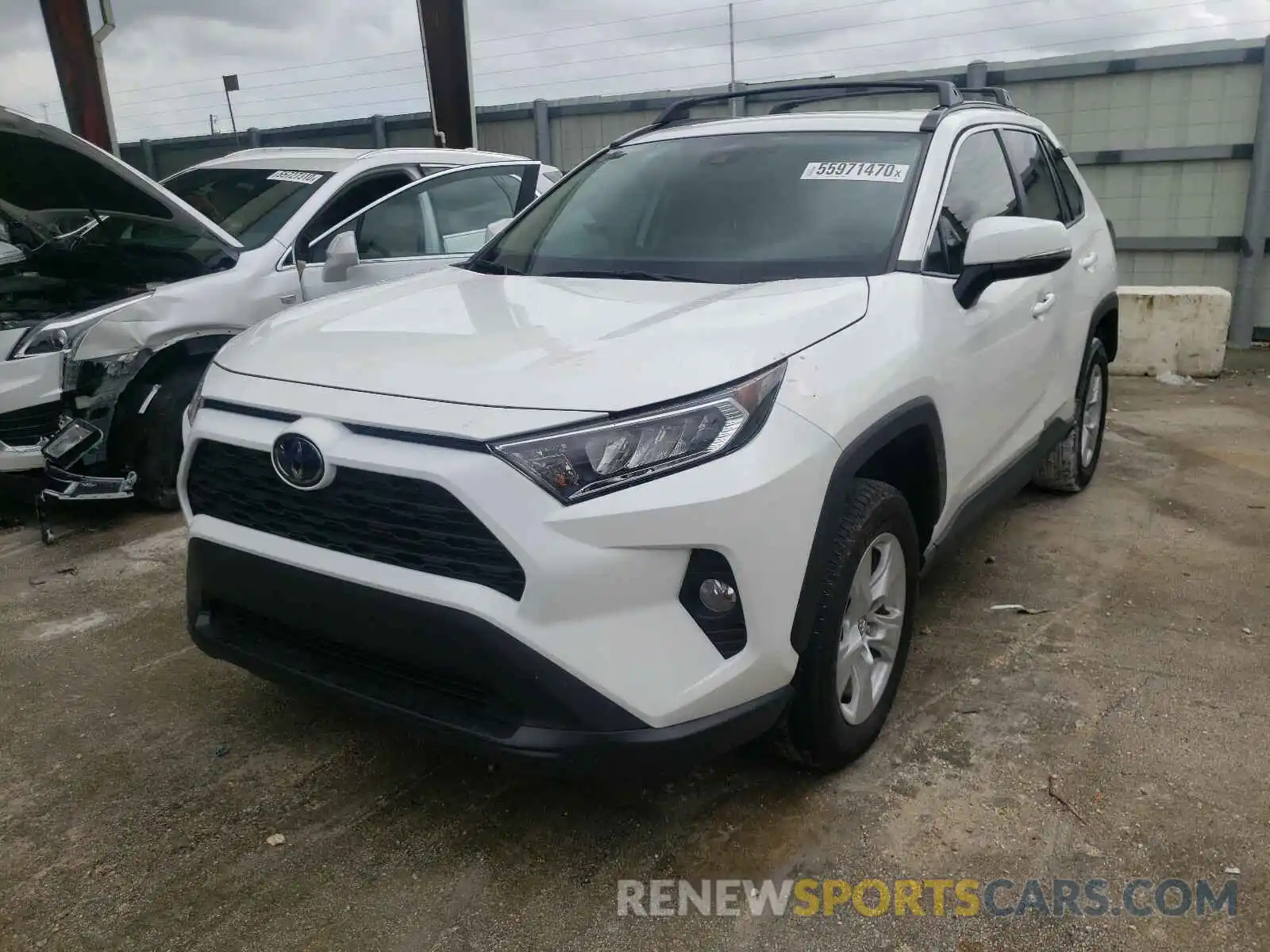 2 Фотография поврежденного автомобиля 2T3W1RFV0KC025379 TOYOTA RAV4 2019