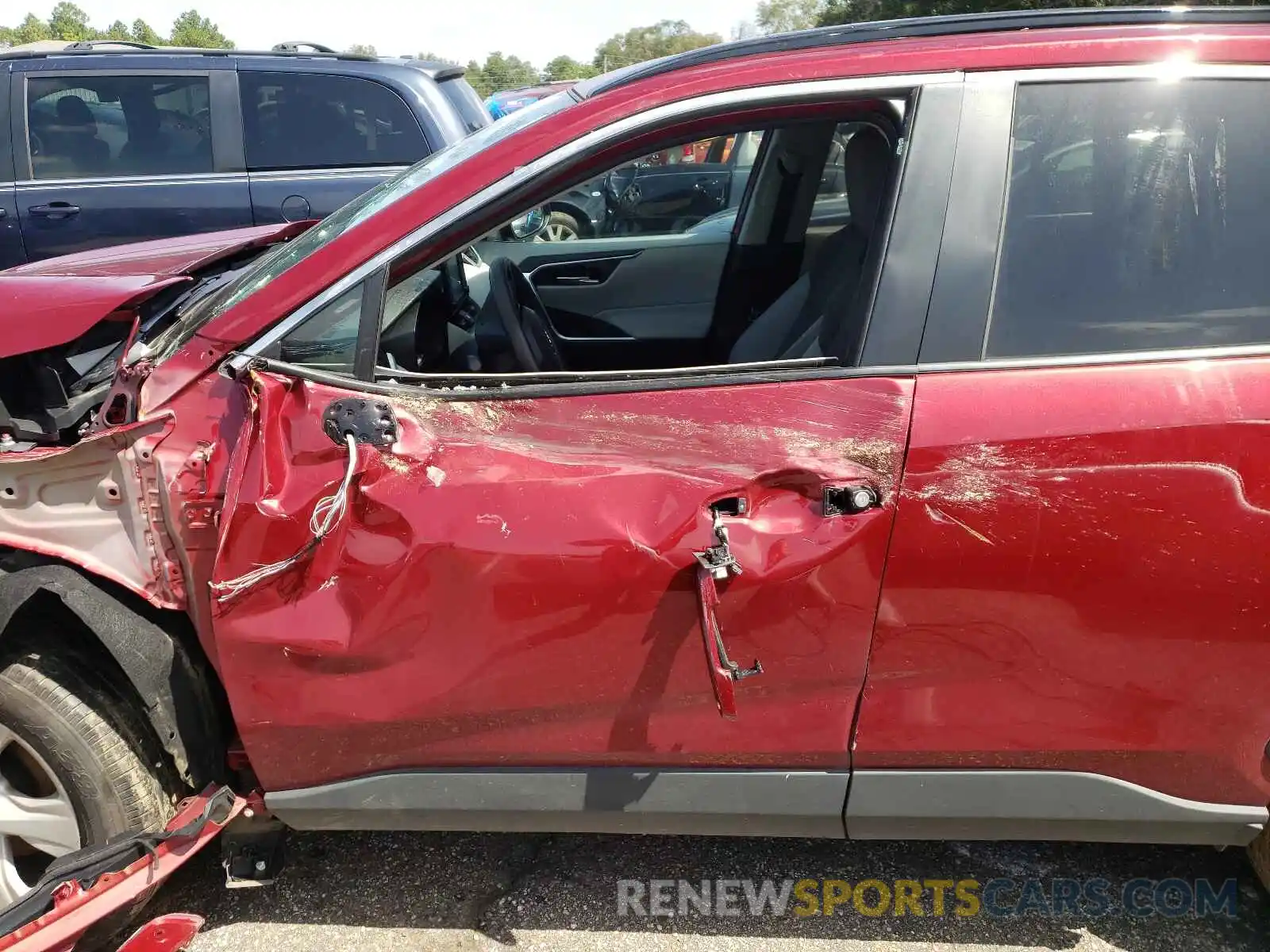 10 Photograph of a damaged car 2T3W1RFV0KC025575 TOYOTA RAV4 2019