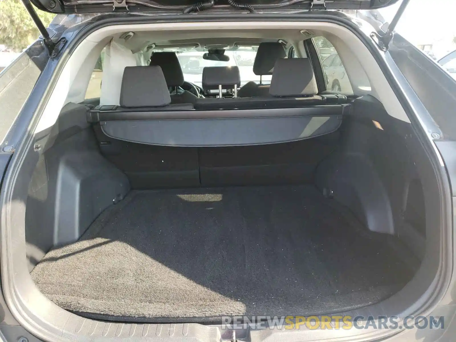 9 Photograph of a damaged car 2T3W1RFV0KC027231 TOYOTA RAV4 2019