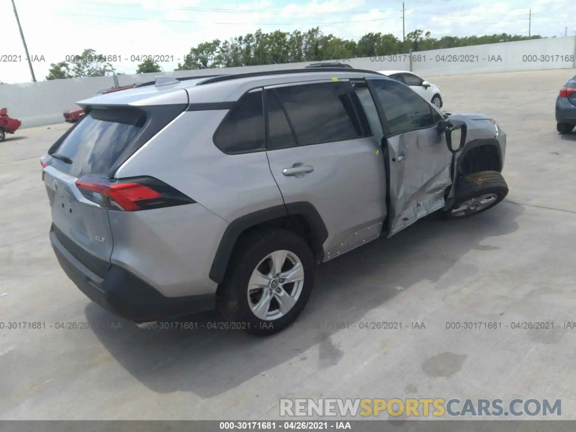 4 Photograph of a damaged car 2T3W1RFV0KC032106 TOYOTA RAV4 2019