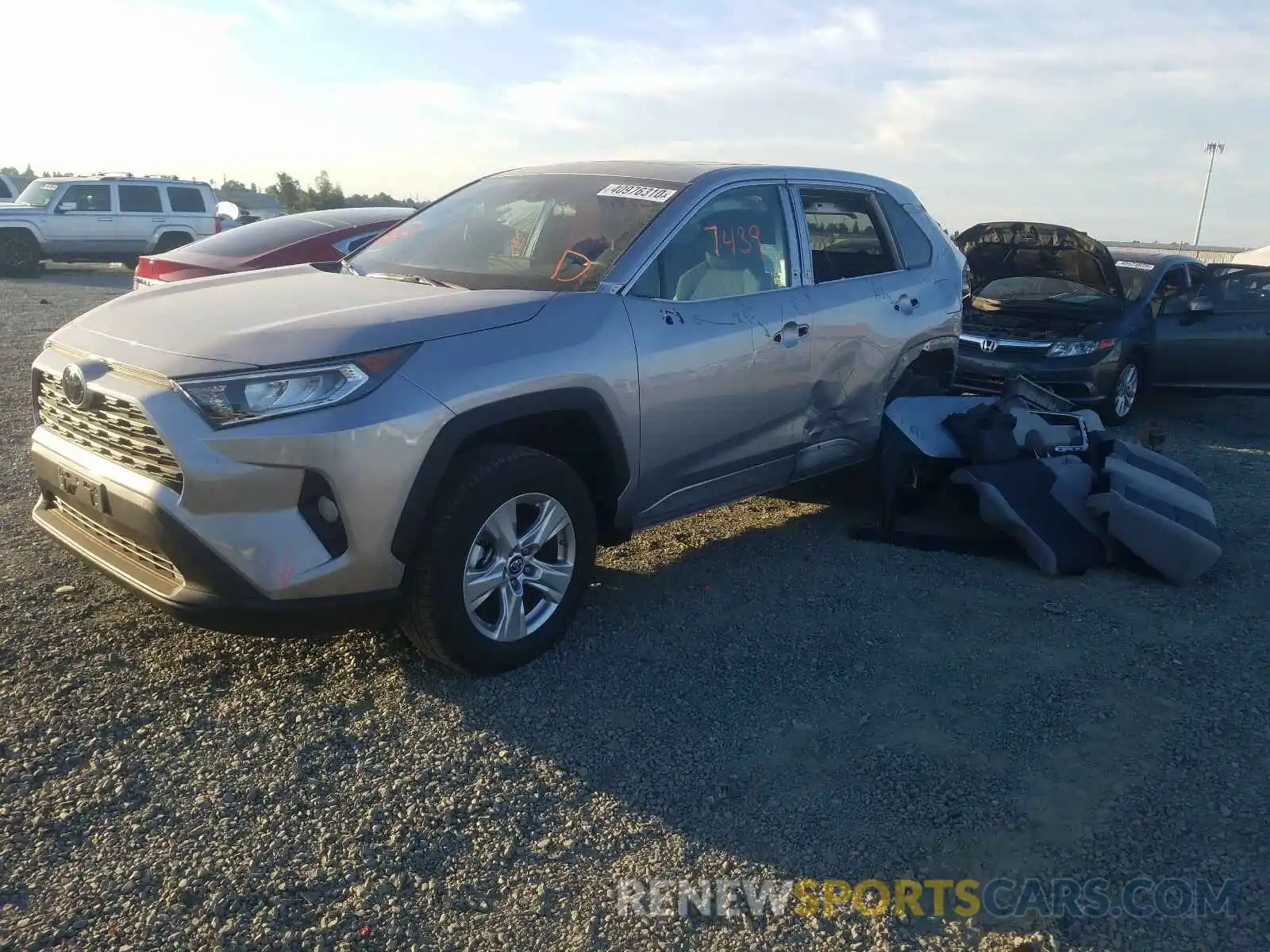 2 Photograph of a damaged car 2T3W1RFV0KC032123 TOYOTA RAV4 2019