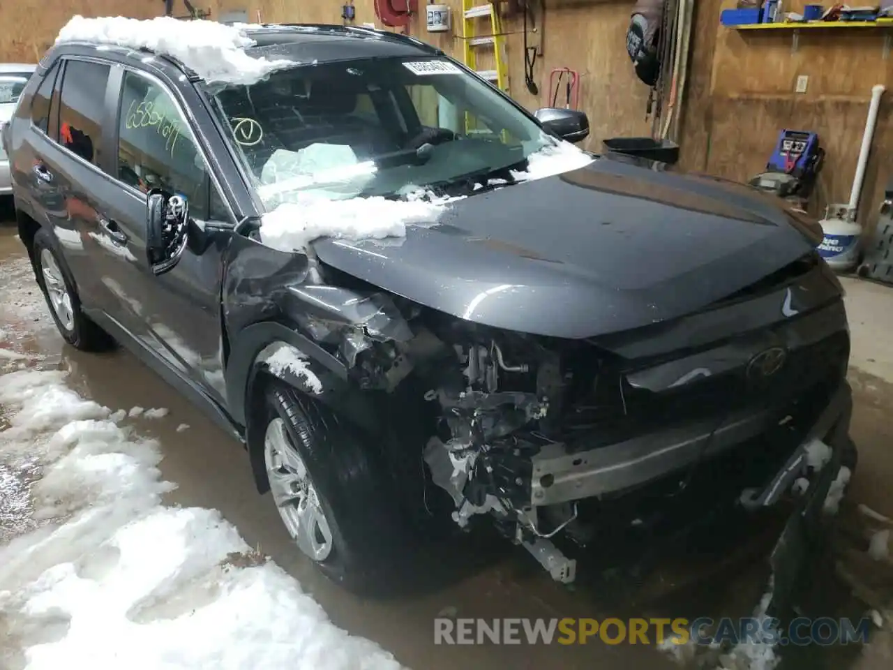 1 Photograph of a damaged car 2T3W1RFV0KW004661 TOYOTA RAV4 2019