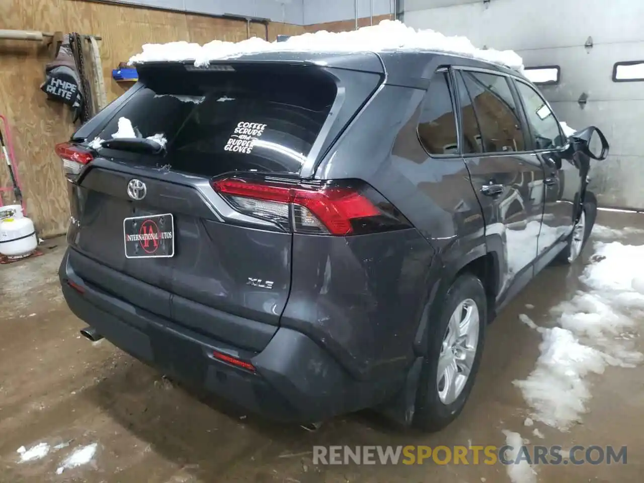 4 Photograph of a damaged car 2T3W1RFV0KW004661 TOYOTA RAV4 2019