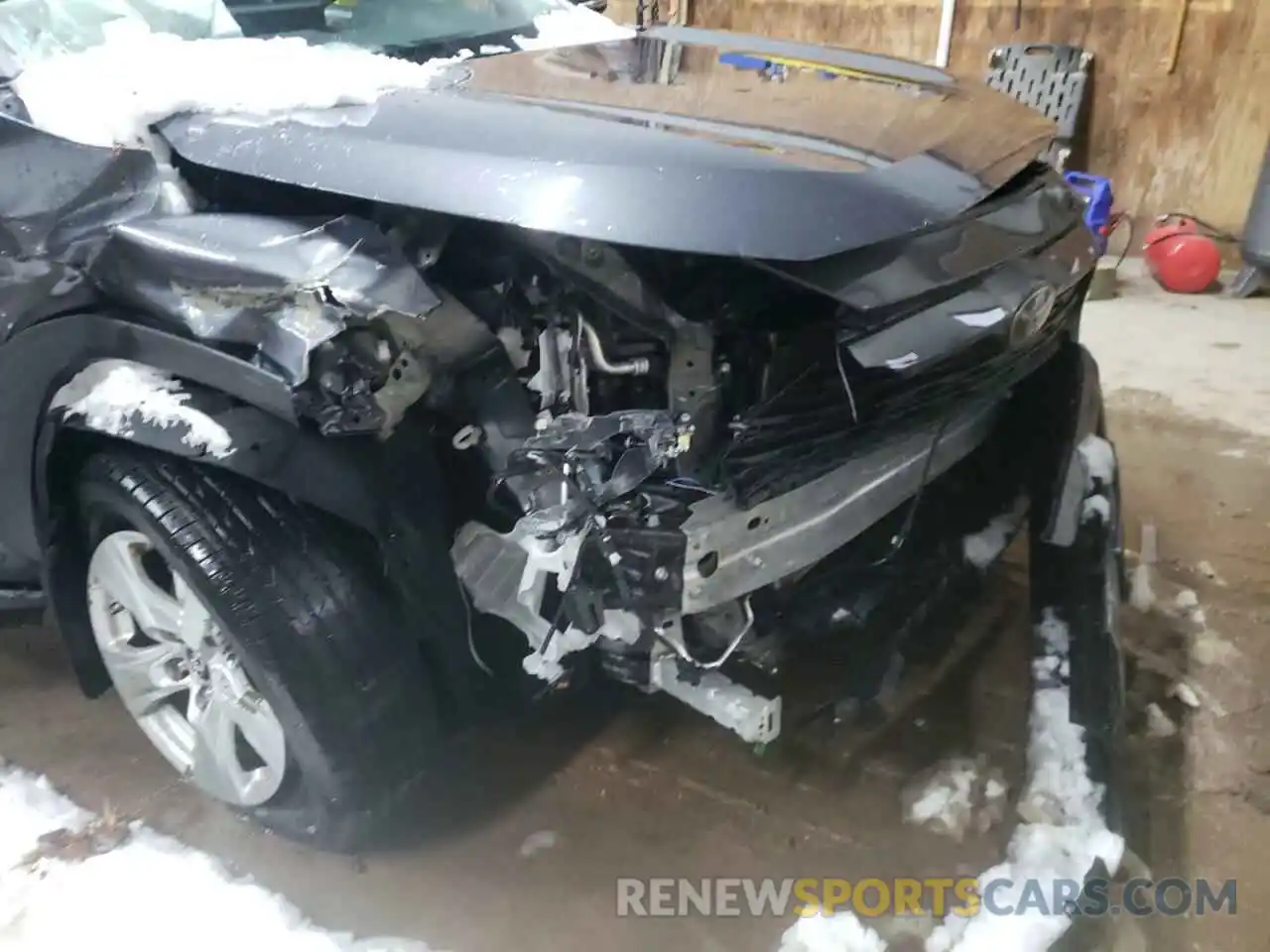 9 Photograph of a damaged car 2T3W1RFV0KW004661 TOYOTA RAV4 2019