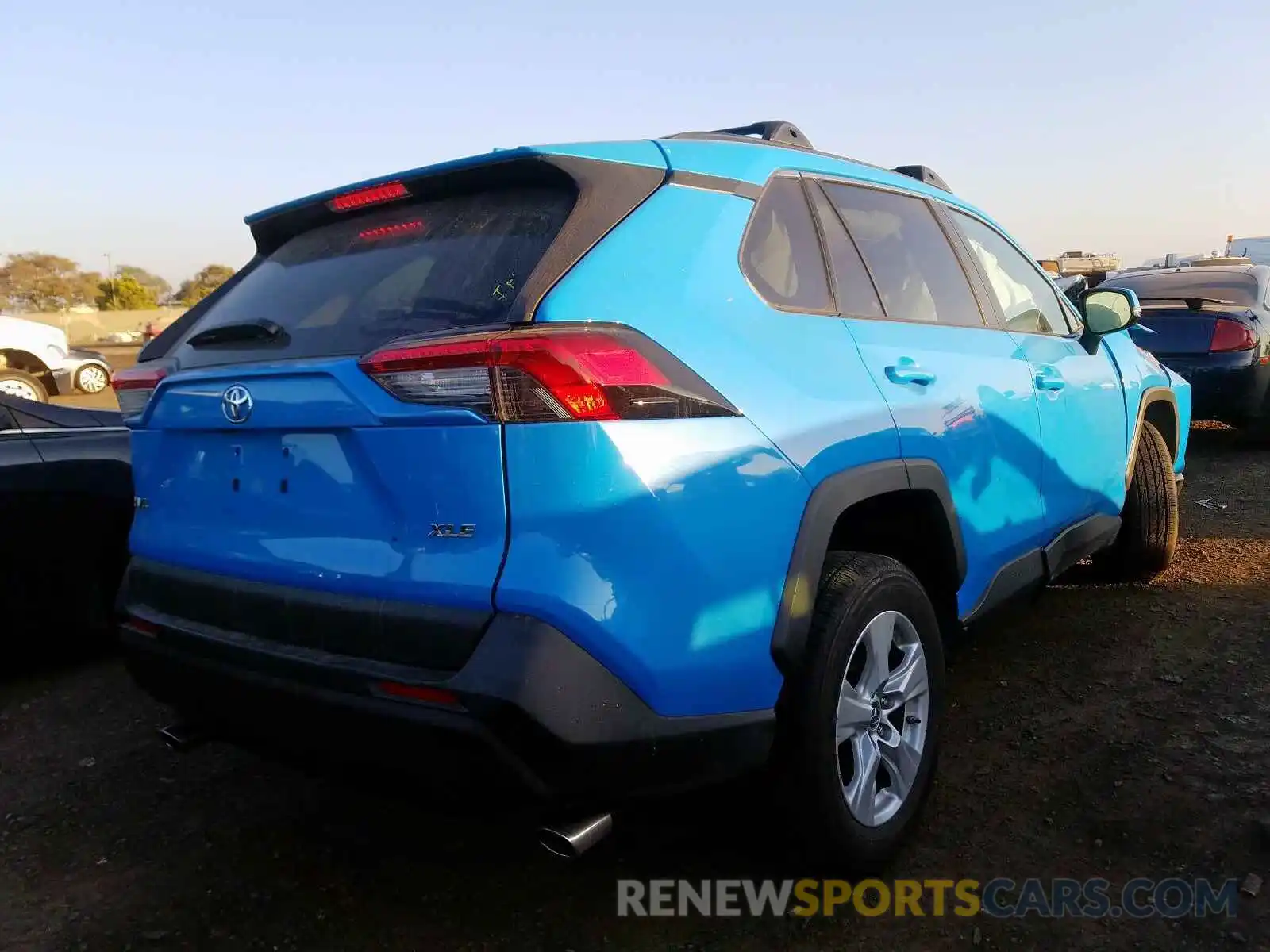 4 Photograph of a damaged car 2T3W1RFV0KW006460 TOYOTA RAV4 2019