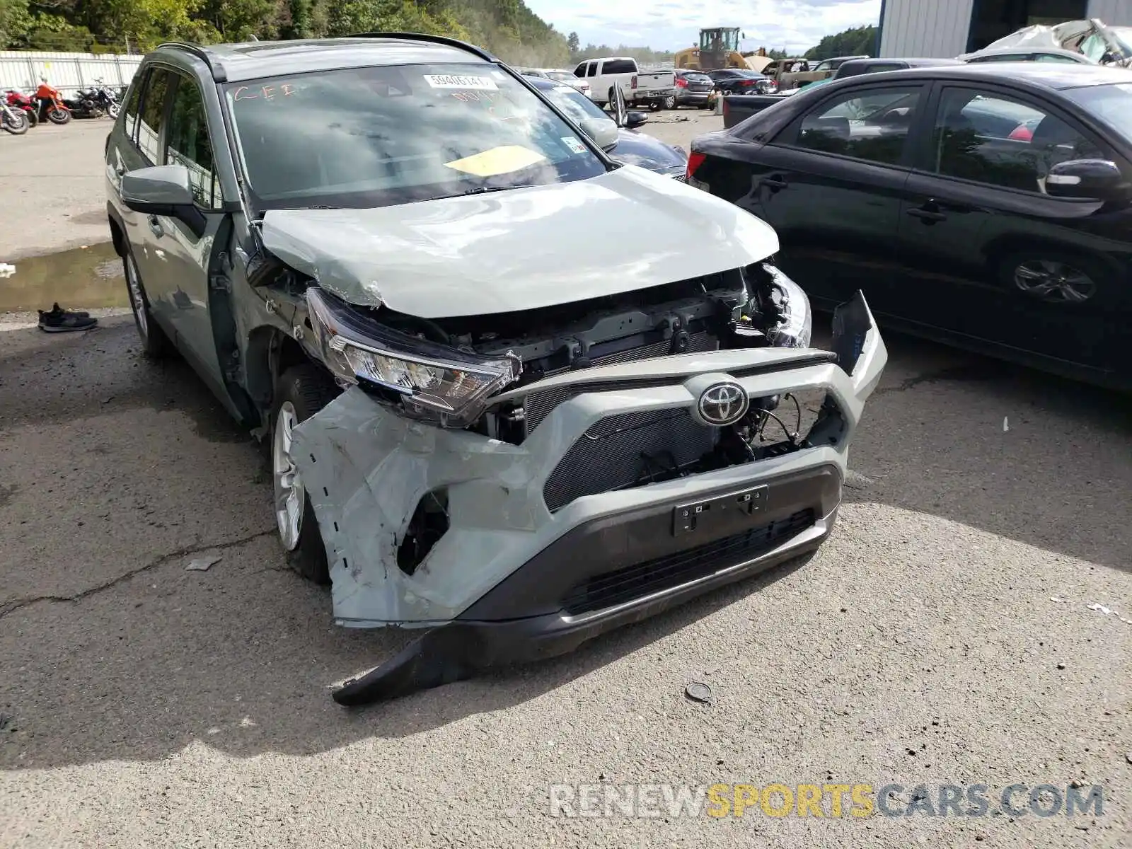 9 Photograph of a damaged car 2T3W1RFV0KW009892 TOYOTA RAV4 2019