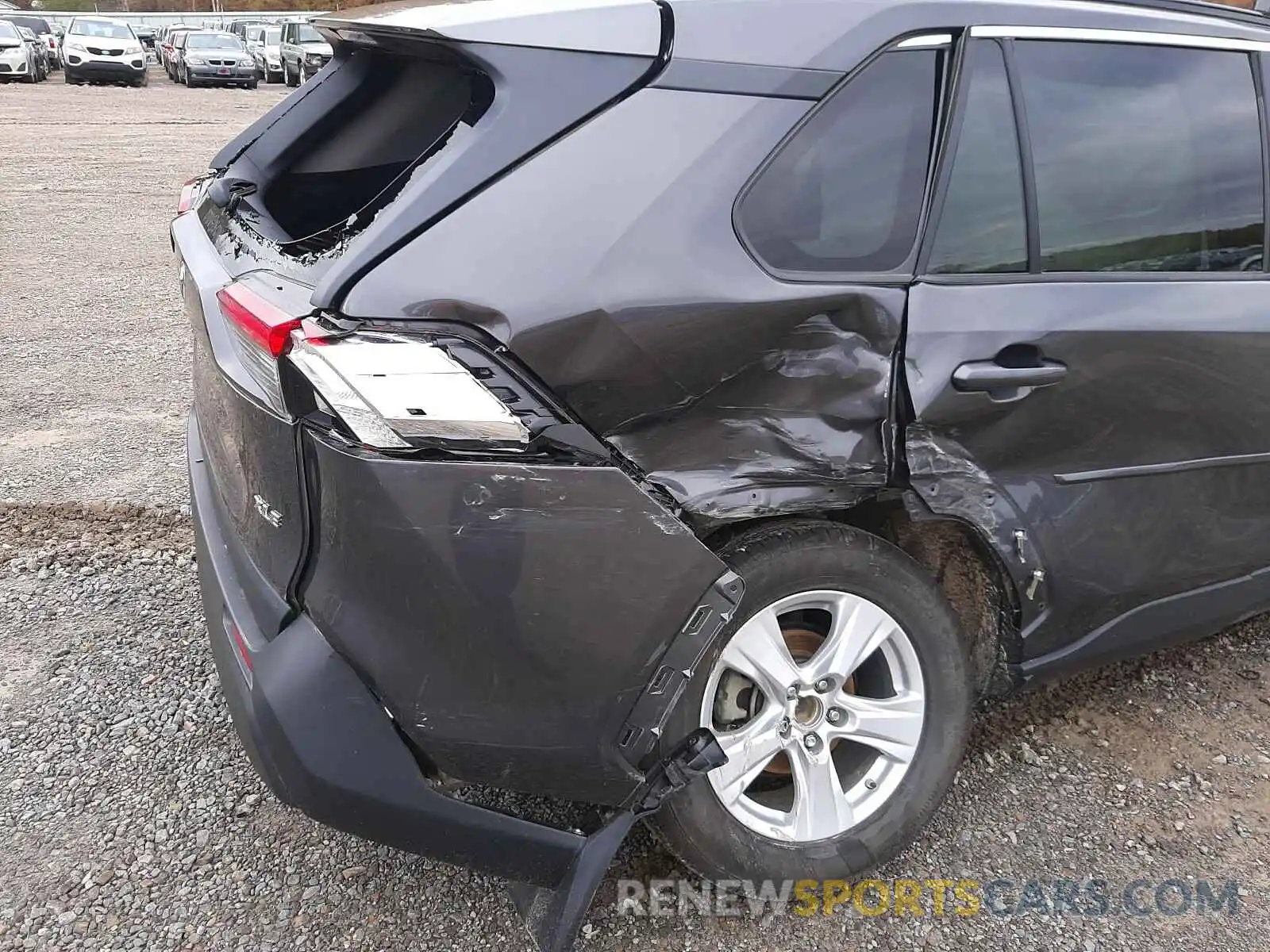 9 Photograph of a damaged car 2T3W1RFV0KW010542 TOYOTA RAV4 2019